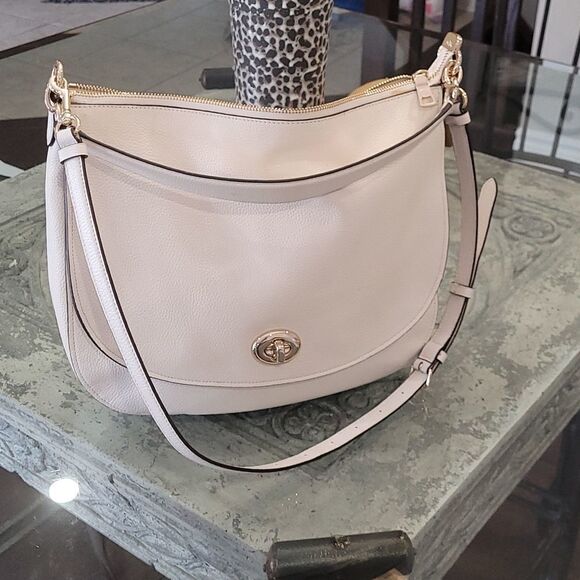 COACH Turnlock White Pebbled Leather Hobo Bag New - Picture 5 of 13